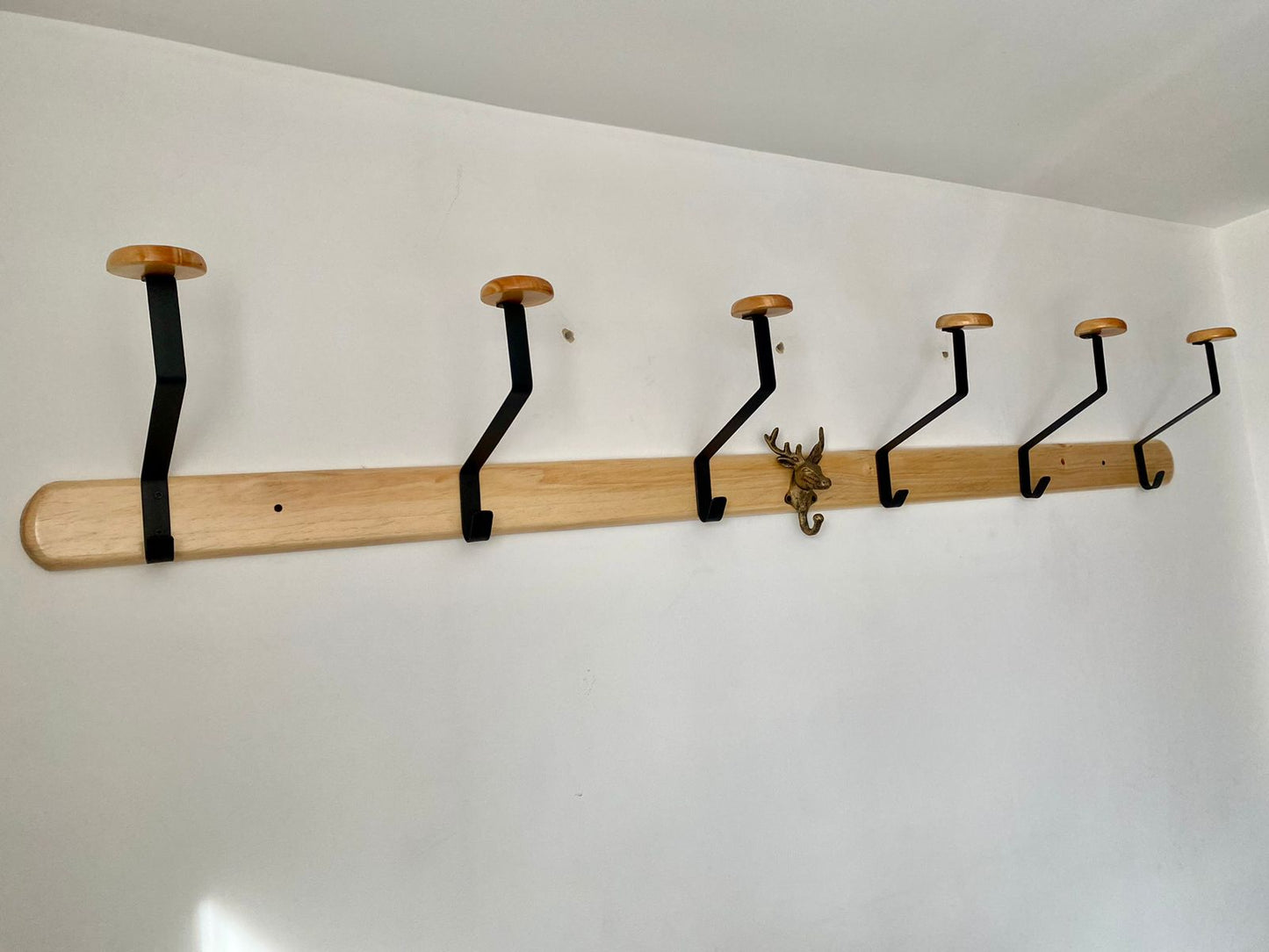 Soporte para 6 cascos acabado natural