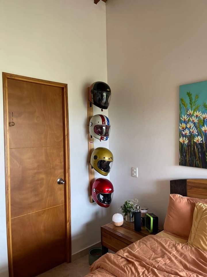 Soporte para cuatro cascos Vertical natural