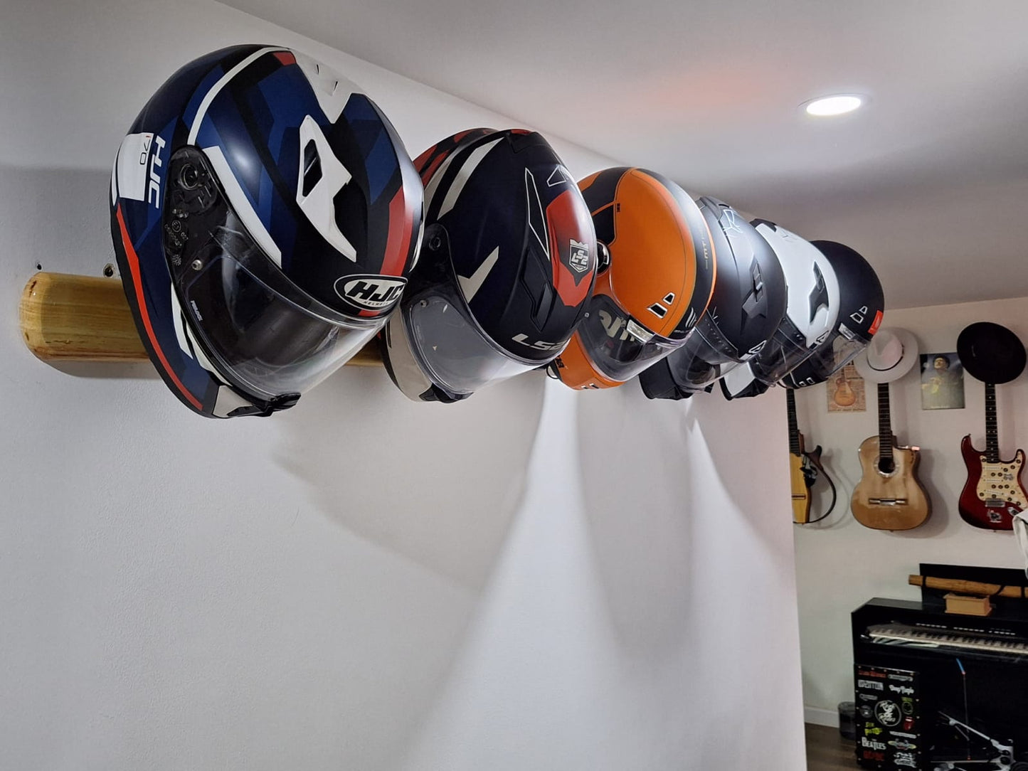 Soporte para 5 cascos acabado natural